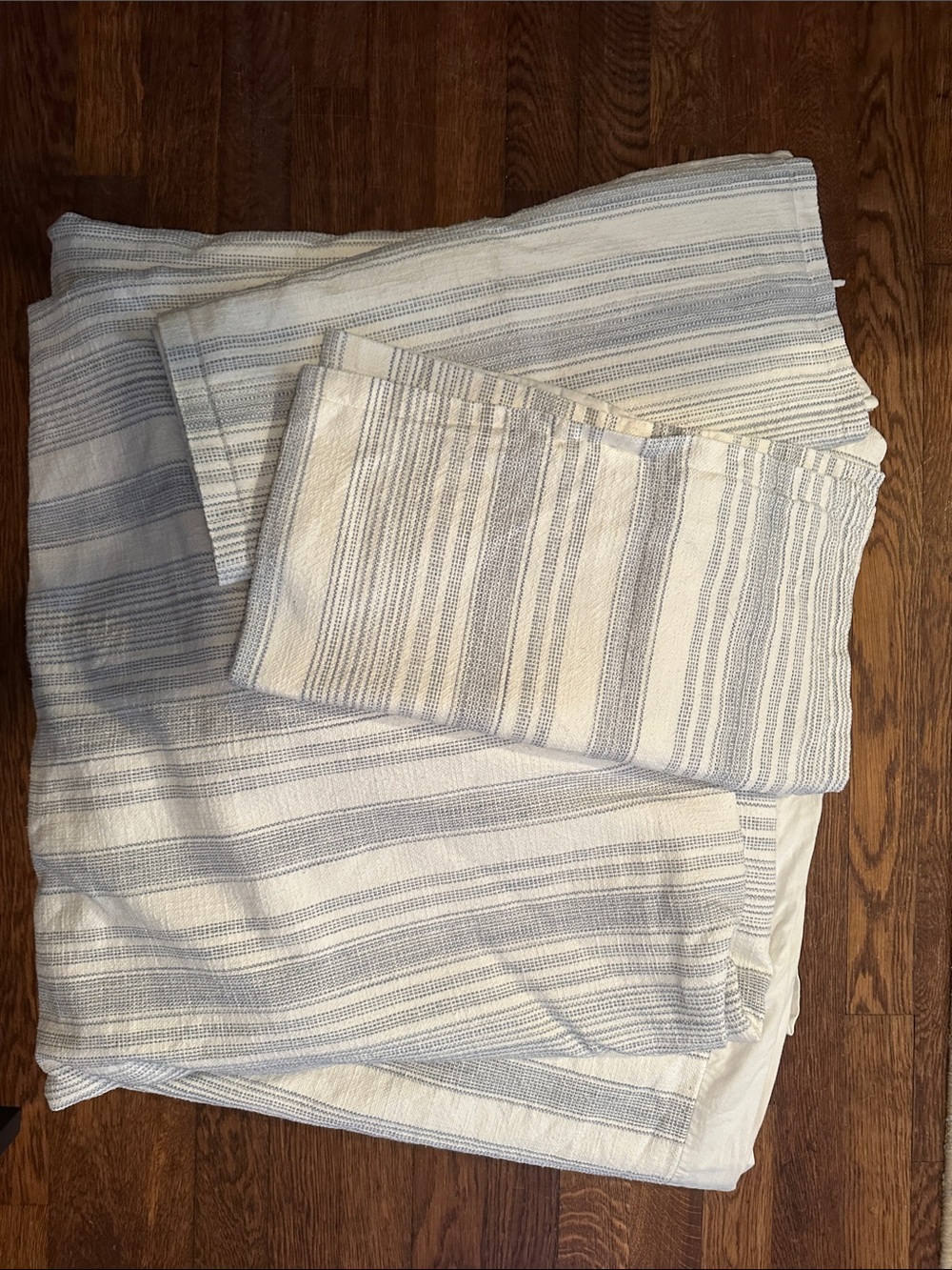 Pottery Barn Striped Duvet Cover in Cream and Light blue w king shams